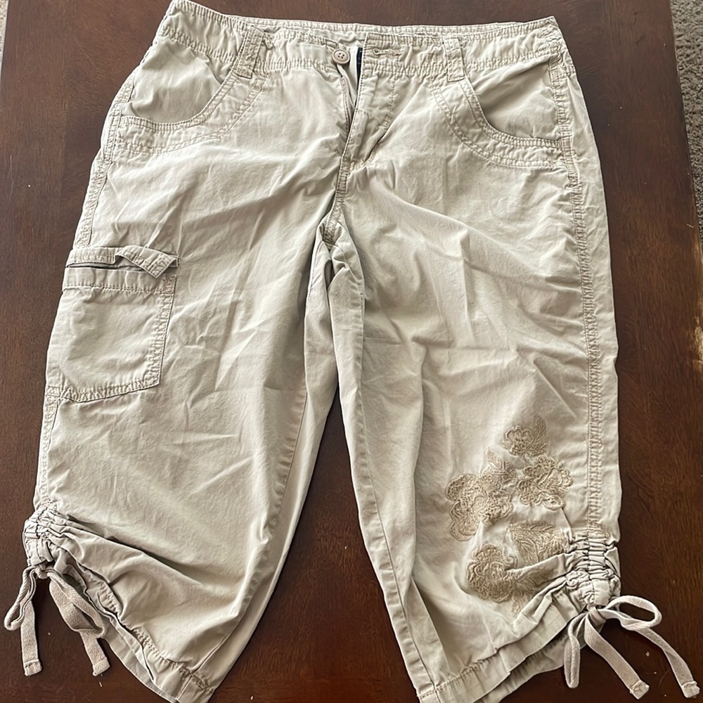 size 10 tan capris light weight gently worn